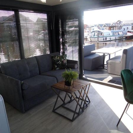 Modern Houseboat With Air Conditioning Located In Marina Uitgeest Exteriér fotografie