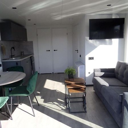 Modern Houseboat With Air Conditioning Located In Marina Uitgeest Exteriér fotografie
