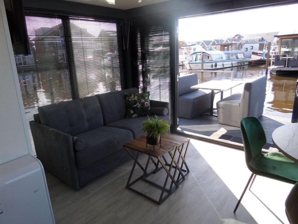 Modern Houseboat With Air Conditioning Located In Marina Uitgeest Exteriér fotografie