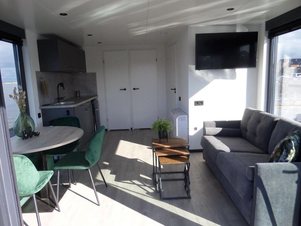 Modern Houseboat With Air Conditioning Located In Marina Uitgeest Exteriér fotografie