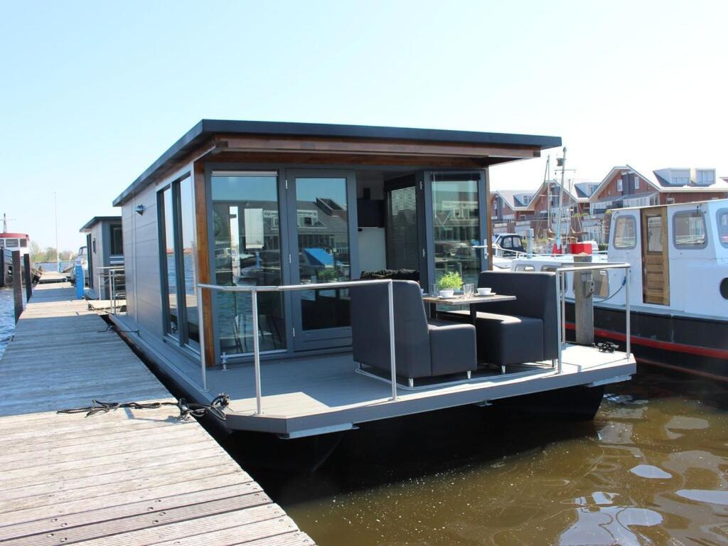 Modern Houseboat With Air Conditioning Located In Marina Uitgeest Exteriér fotografie