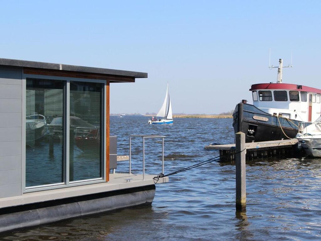 Modern Houseboat With Air Conditioning Located In Marina Uitgeest Exteriér fotografie